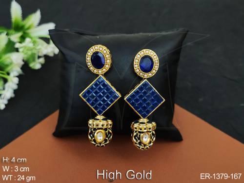 rhombus oval hooked traditional antique earring detail