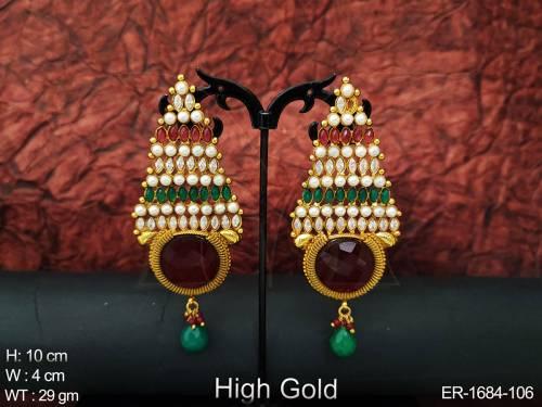 round bottom triangular hold style antique earrings detail