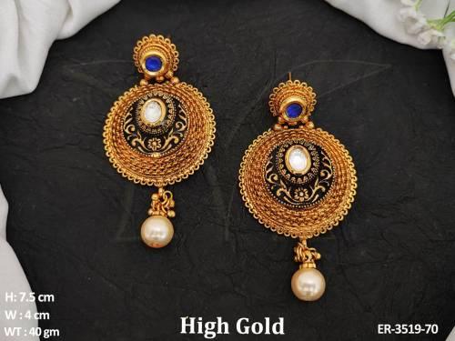 oval shape antique earrings detail