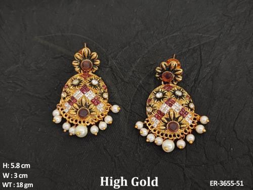 oval shape stud antique earrings detail