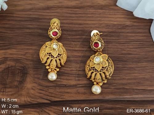 round flower antique earring detail