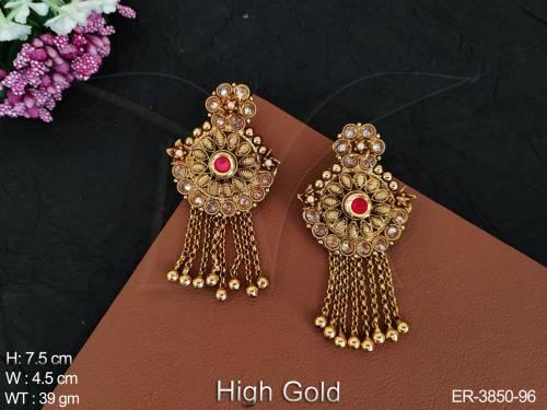 rounded shell flower antique earrings detail
