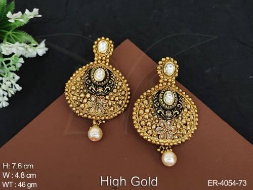 paan shape designed antique earrings detail