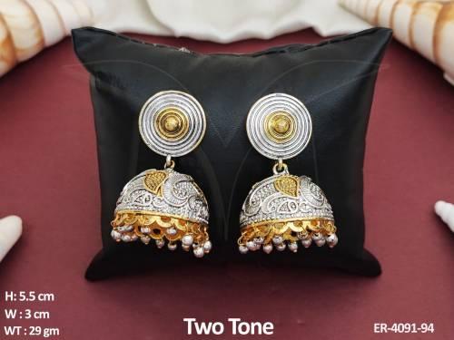 leaf engraved antique earrings detail