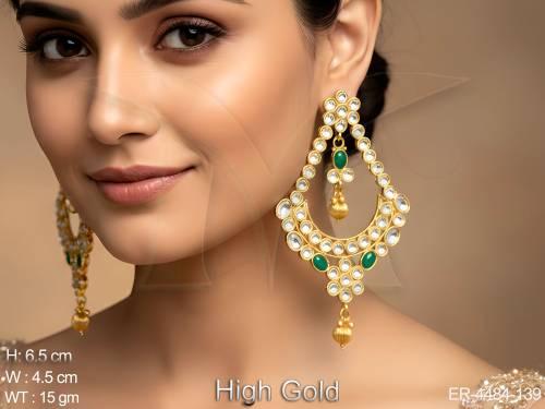 flower pendulam polki earrings detail