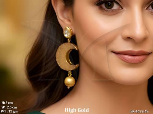 chand shape antique earrings detail