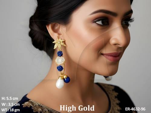 center flower rose studd earrings detail