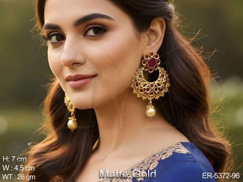 chand shape oval stone earrings detail