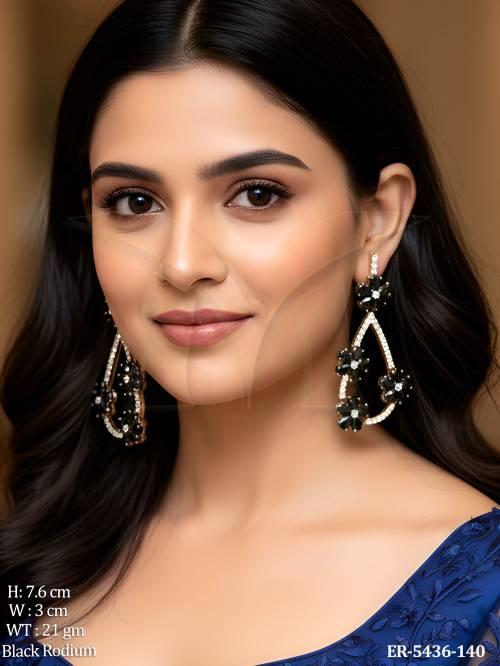 paan shape flower shape fusion earrings detail