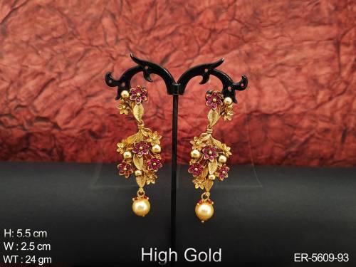 crushed style imitation earring detail