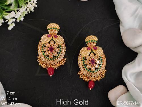 oval shape center flower antique earrings detail