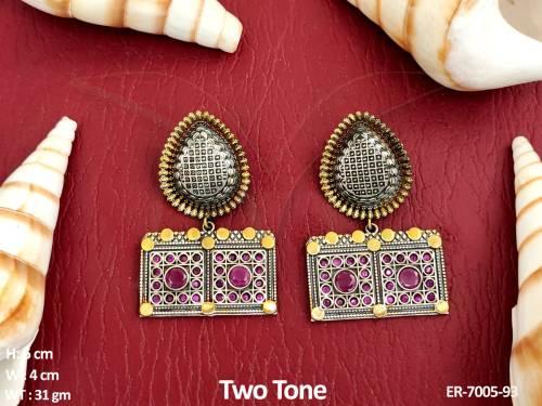 paan shape rectangular antique earrings detail