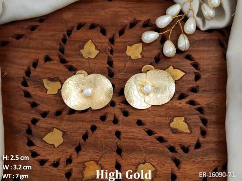 fusion-jewellery-high-gold-polish-fancy-design-party-wear-earrings-