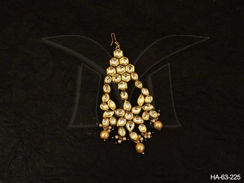 flowery kundan hair accessories detail