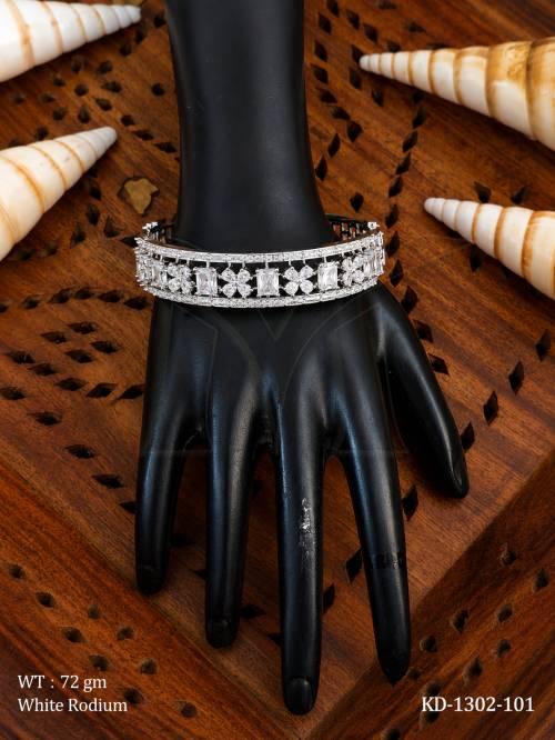 elegant-ad-kada-with-sparkling-diamond-finish-design