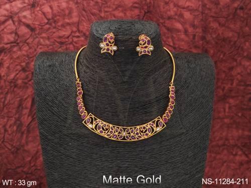 beautiful-fancy-style-matte-gold-polish-designer-party-wear-kemp-jewellery-short-necklace-set-