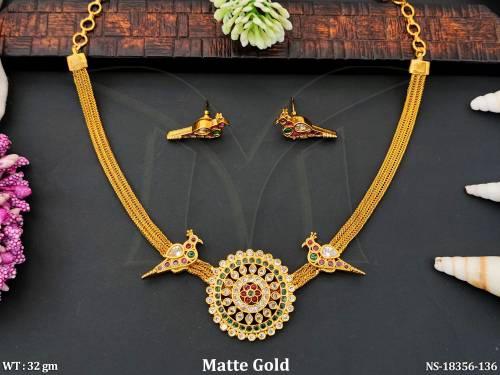 beautiful-matte-gold-polish-designer-short-necklace-set-