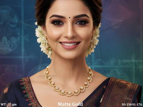 matte-gold-diamond-style-necklace-set-with-earrings