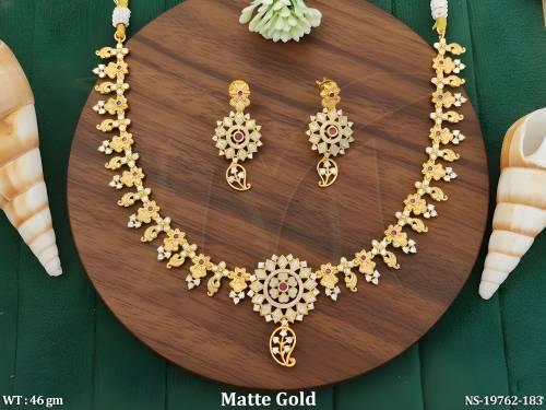 Traditional Kemp Necklace Set with Floral Design