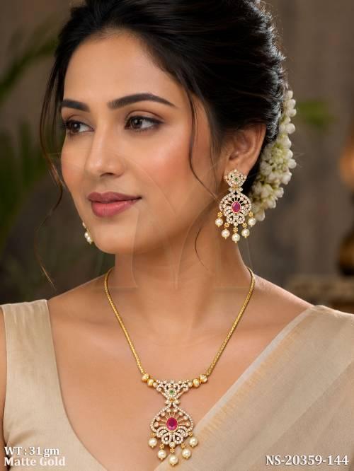 matte-gold-kemp-pendant-necklace-set-with-earrings