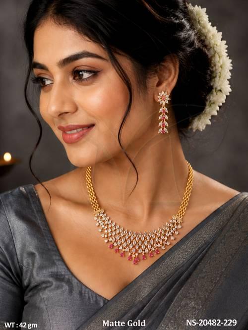 Beautiful Designer Kemp Jewellery Set With Layered Design