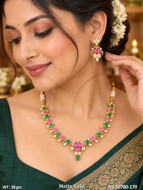 Matte Gold Kemp Designer Short Necklace Set