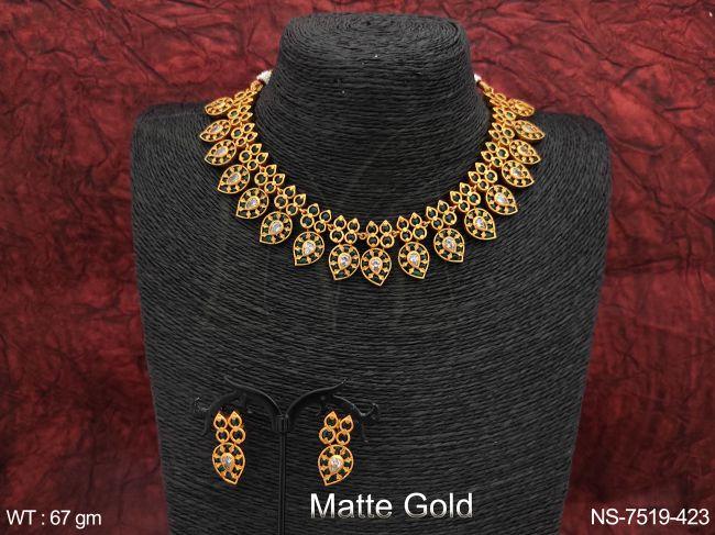 Beautiful Matte Gold Polish designer Kemp Jewelry Choker Style Necklace Set