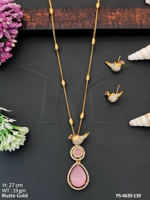 matte-gold-pendant-necklace-set-with-green-crystal-