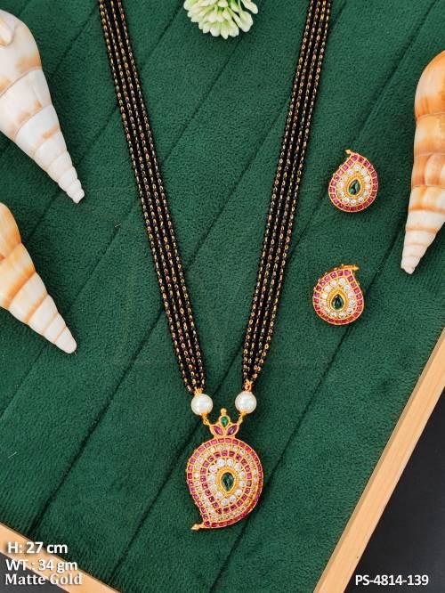 traditional-pendant-matte-gold-mangalsutra-