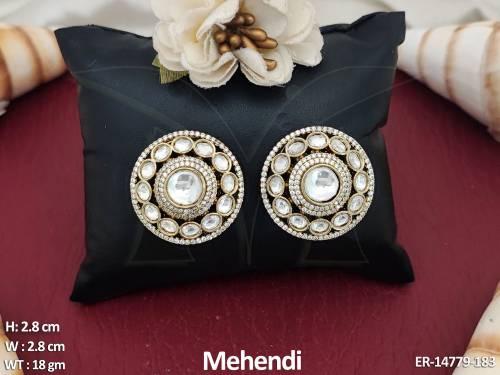 Fashionable Trendy Design Kundan Earrings With Mehendi Polish 