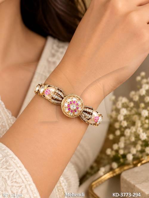 elegant-mehendi-kundan-floral-kada