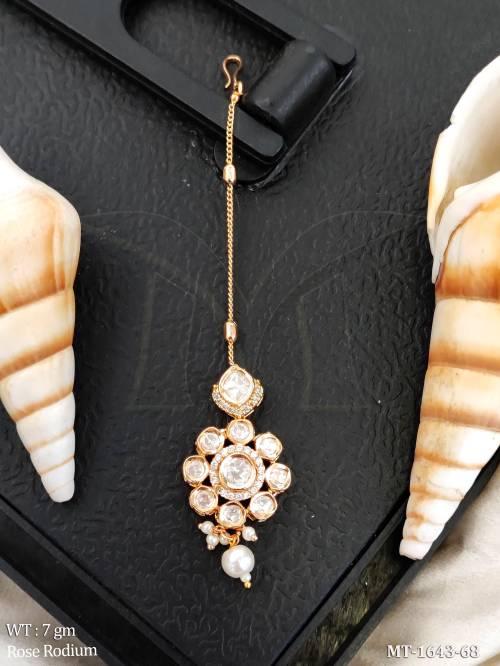 kundan-maang-tikka-with-pearl-drop-floral-design