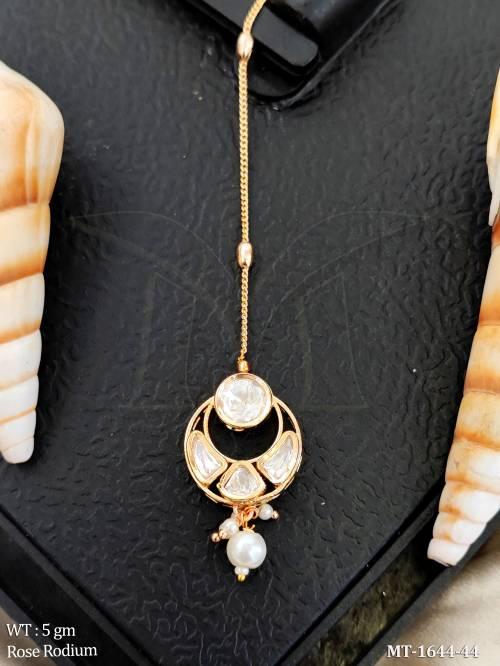 elegant-kundan-maang-tikka-lightweight-ethnic-wear