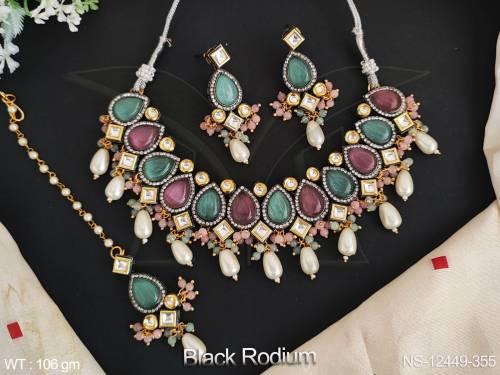 black-rodium-polish-fancy-style-party-wear-beautiful-kundan-jewellery-kundan-short-necklace-set-with-maang-tikka-