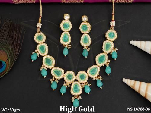 kundan-jewellery-high-gold-polish-designer-clustered-pearl-kundan-necklace-set-