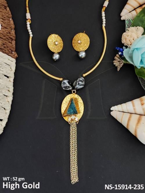 kundan-jewellery-high-gold-polish-exquisite-festive-design-necklace-set
