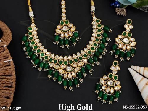 Kundan Jewellery With Styling Of Clustered Pearl & High Gold Polish Luxurious Necklace Set