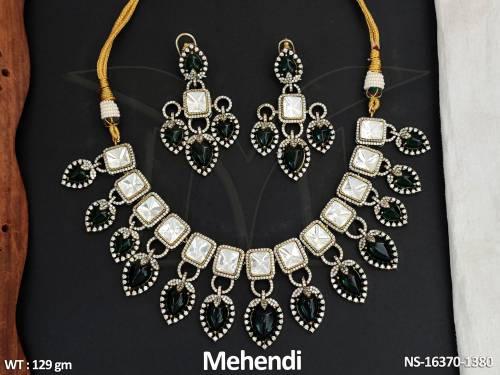 stunning-mehendi-polish-elevate-your-style-kundan-necklace-set