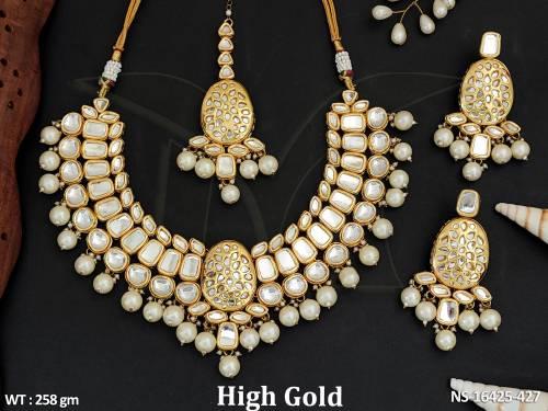 beautiful-kundan-jewellery-high-gold-polish-short-necklace-set-