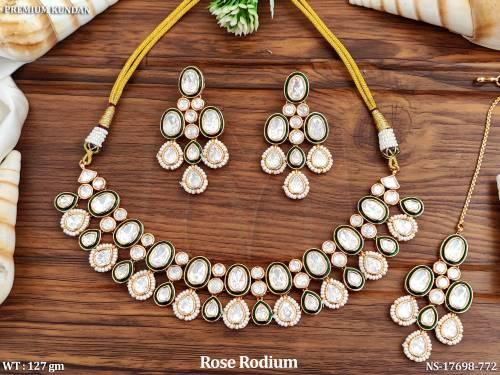 royal-kundan-necklace-set-with-earrings-&-maang-tikka