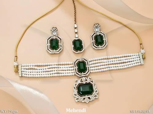 elegant-kundan-pearl-necklace-set-with-statement-pendant