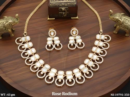 elegant-polki-necklace-set-with-contemporary-pattern