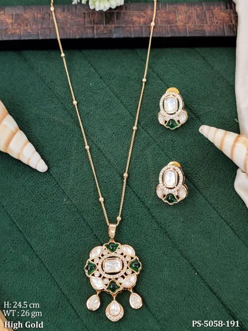 High Gold Kundan Necklace Featuring Traditional Drop Pendant Artistic Craftsmanship