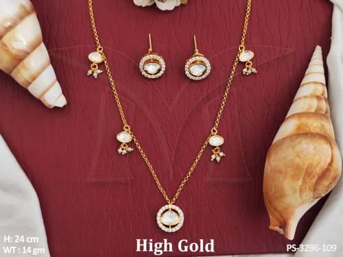 unique-style-high-gold-polish-pendant-set