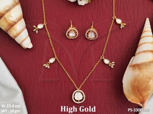 stylish-delicate-high-gold-polish-pendant-set