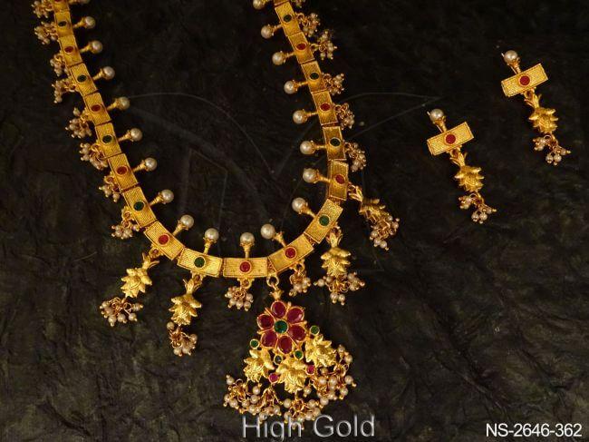 brick style antique neckalce set detail