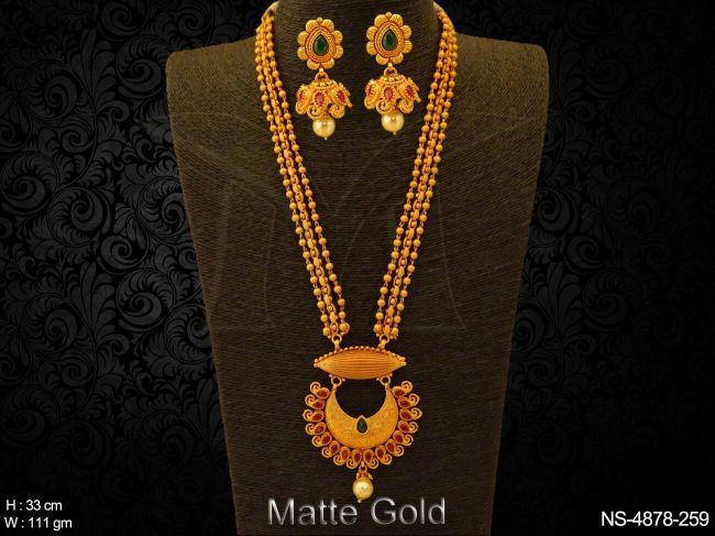 chand shape paan long necklace set detail