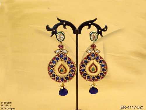 paan bordered kundan earrings detail