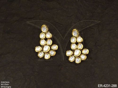 round oval long kundan earrings detail