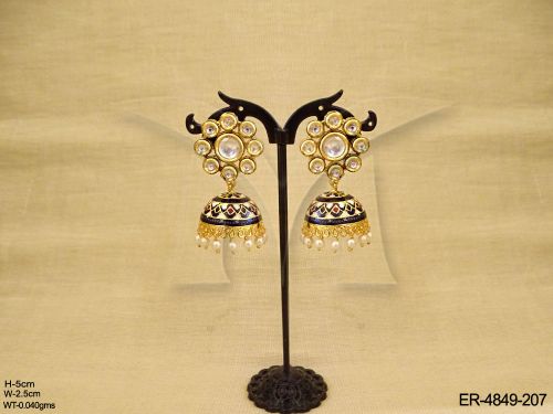 round flower jhumki kundan earrings detail
